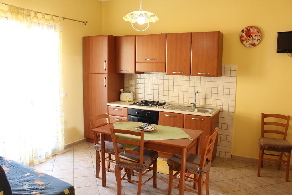 Rosy'S Apartments Trappeto  Luaran gambar