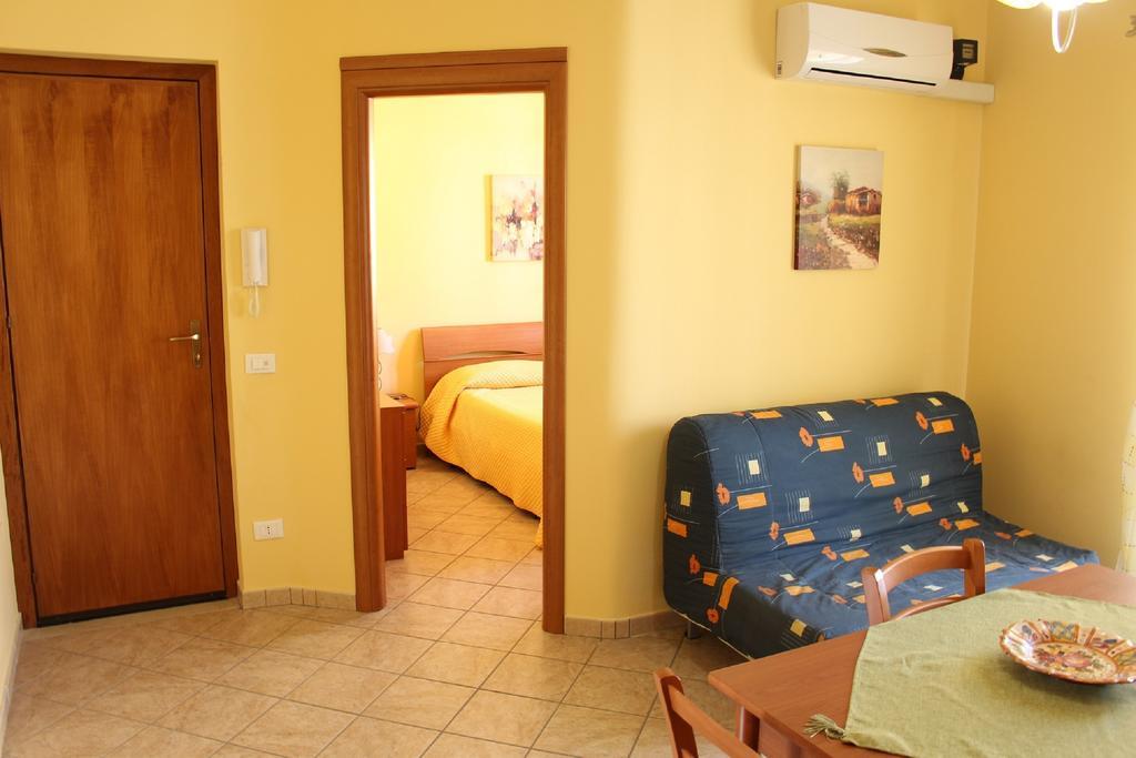 Rosy'S Apartments Trappeto  Luaran gambar