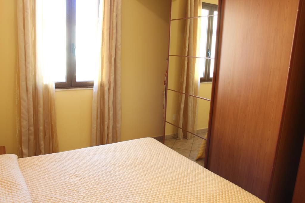 Rosy'S Apartments Trappeto  Luaran gambar