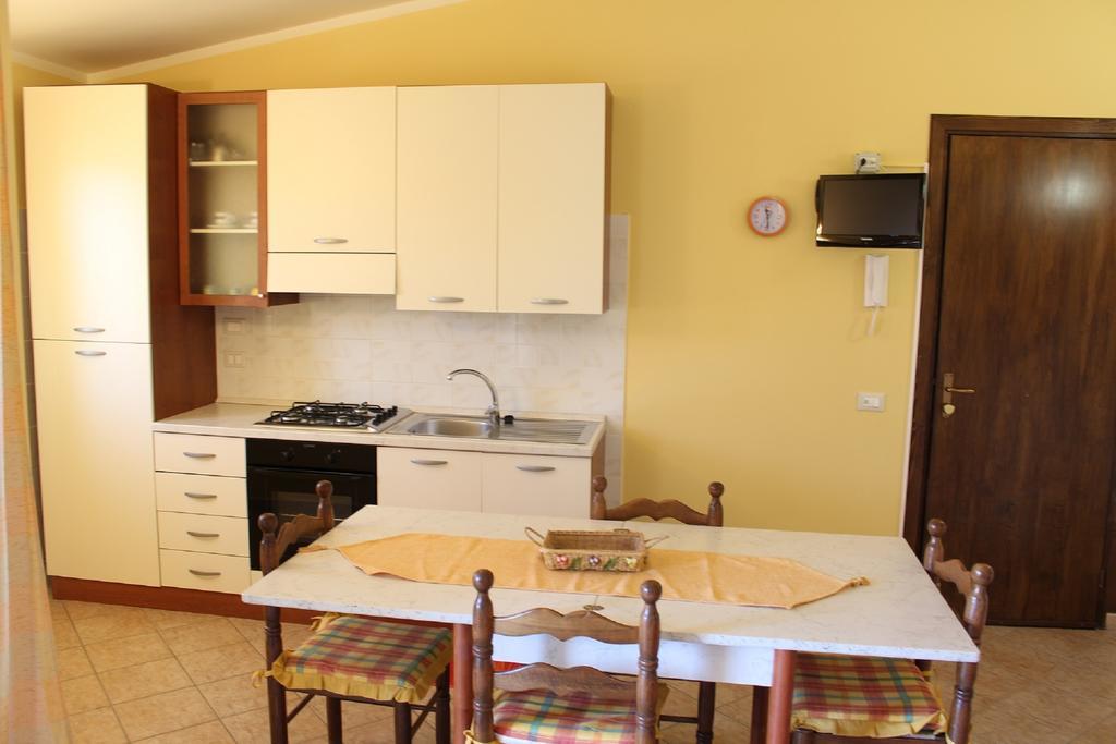 Rosy'S Apartments Trappeto  Luaran gambar