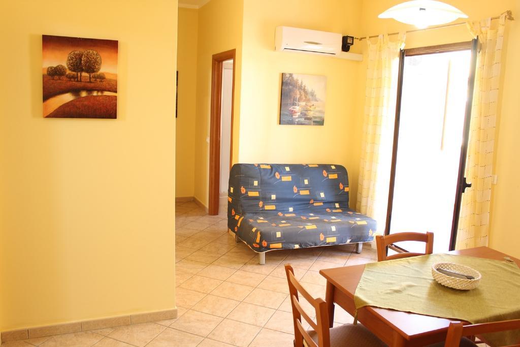 Rosy'S Apartments Trappeto  Luaran gambar