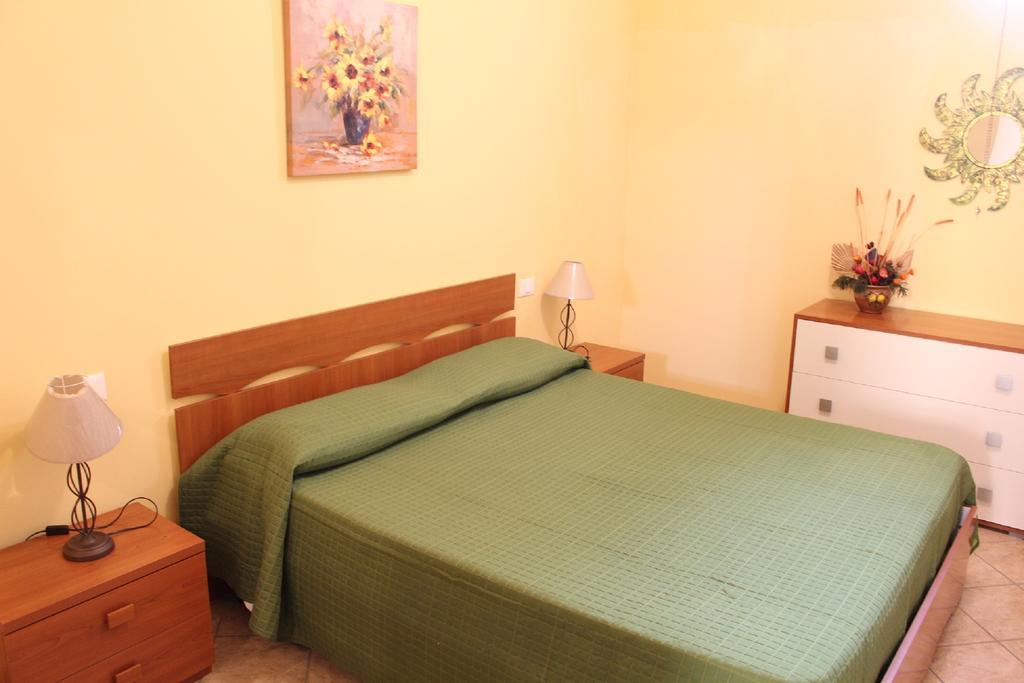Rosy'S Apartments Trappeto  Luaran gambar