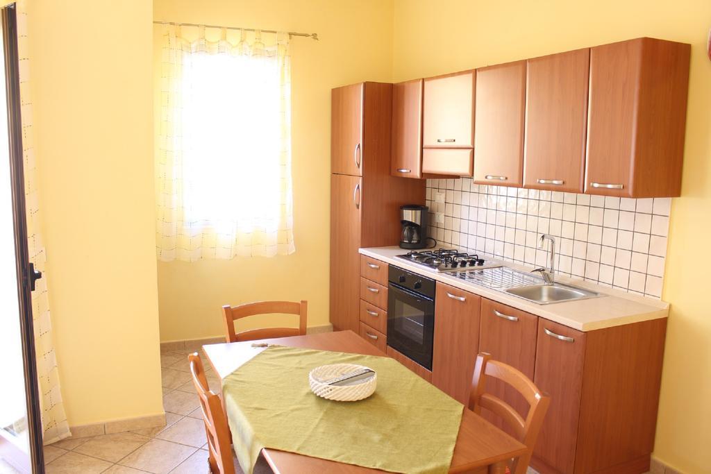 Rosy'S Apartments Trappeto  Luaran gambar