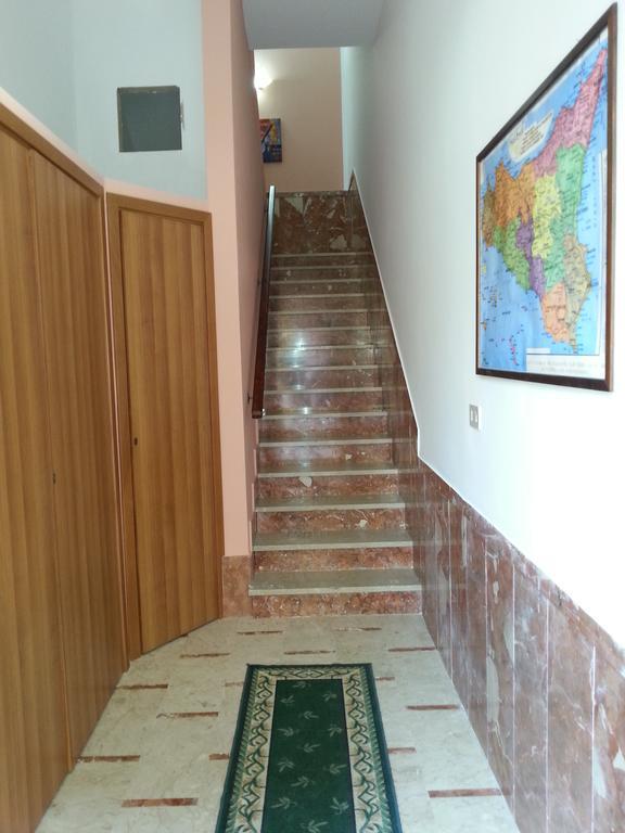 Rosy'S Apartments Trappeto  Luaran gambar