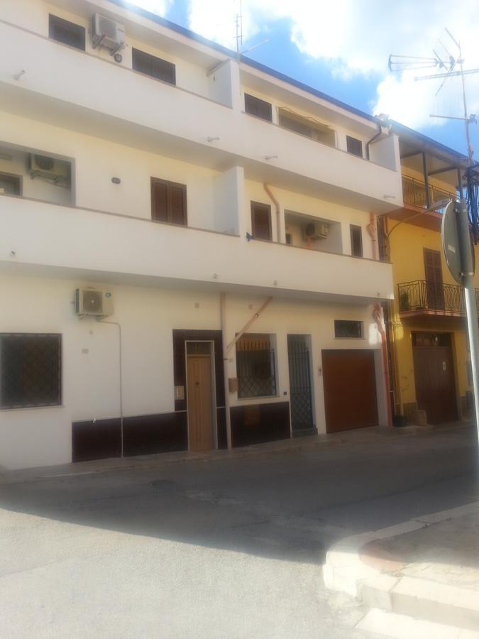 Rosy'S Apartments Trappeto  Luaran gambar